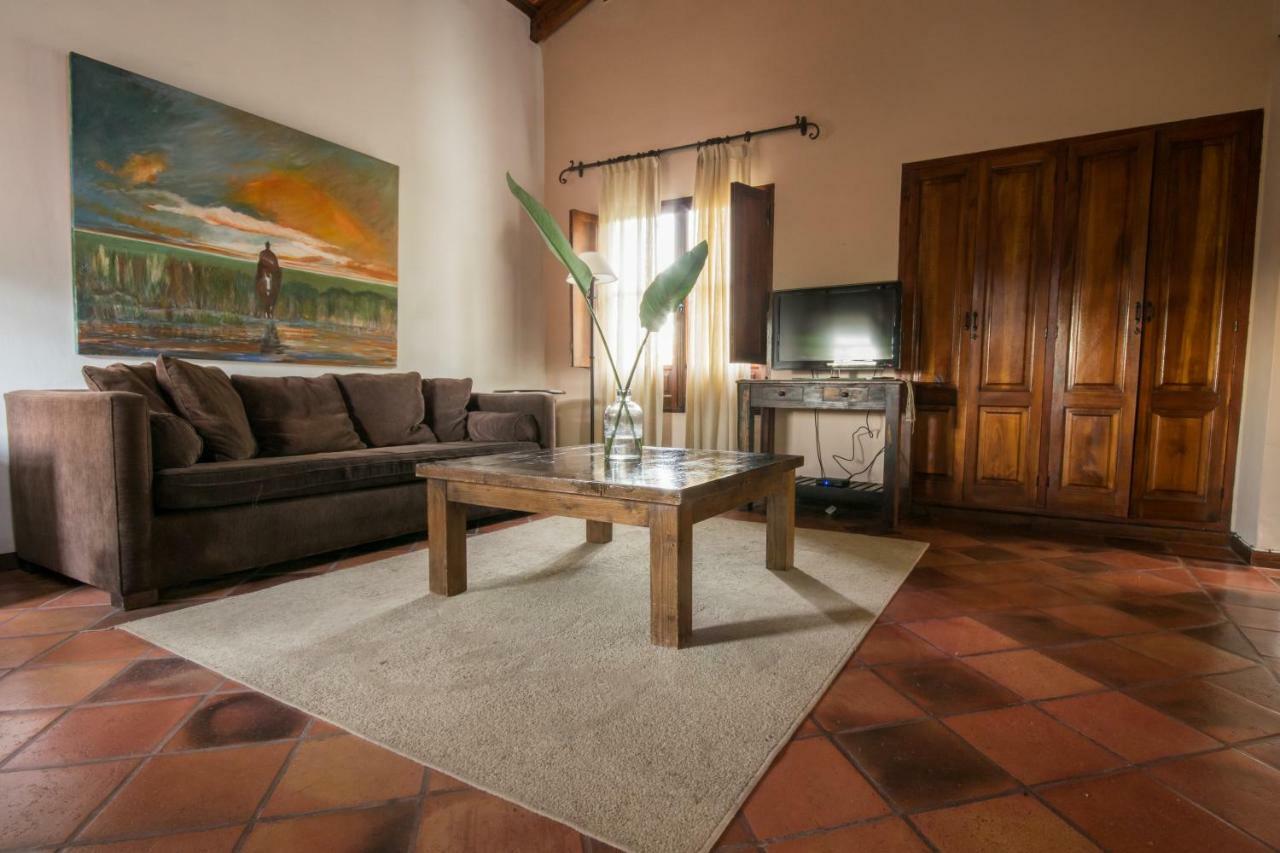 Hotel Torrontes ซานโลเรนโซ ภายนอก รูปภาพ